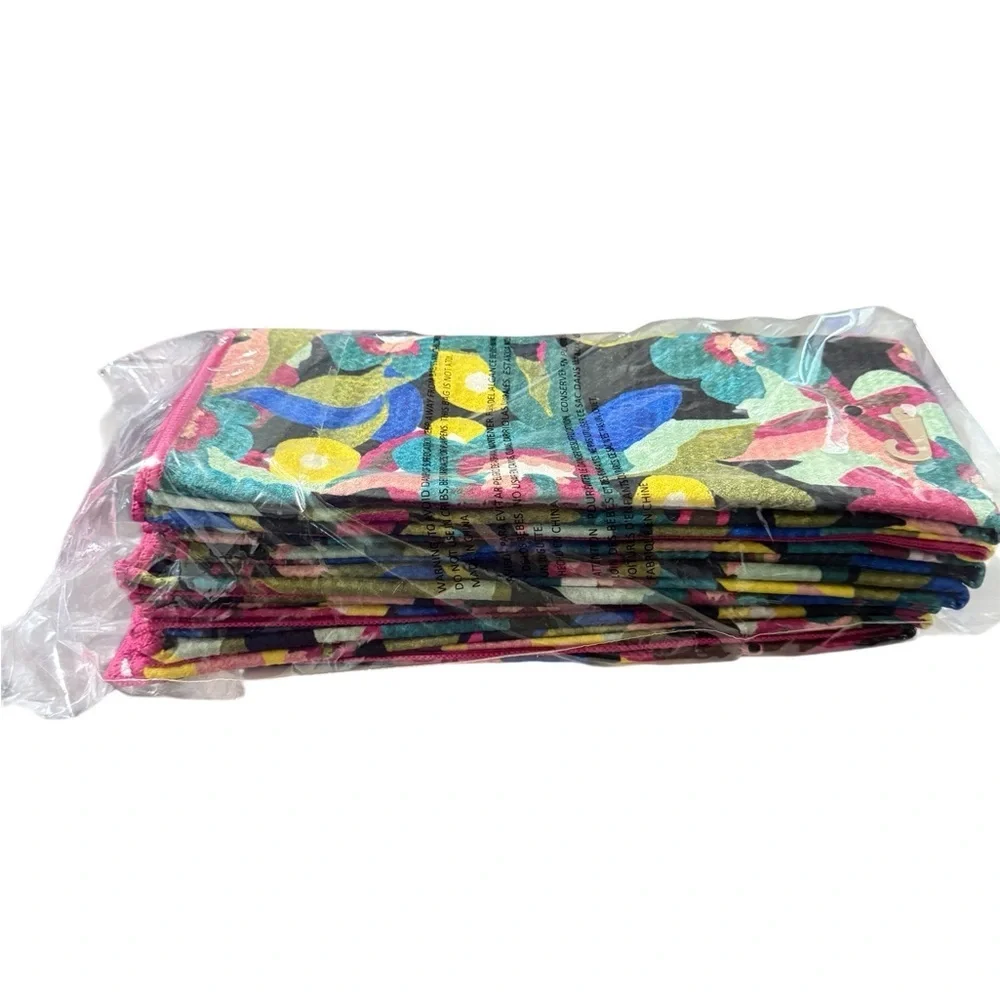 ROOM ESSENTIALS
Set of 12 Abstract Floral Dish Cloths · 16” x 26” - Picture 4 of 4